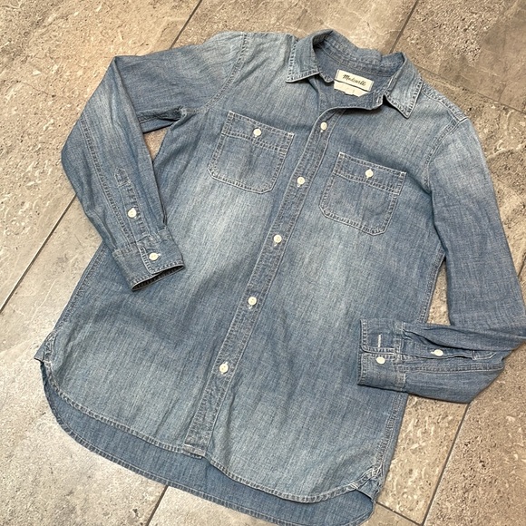 Madewell Denim Button-Up Shirt in Bluffton Wash - Picture 6 of 13